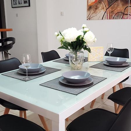 Paradise Gardens IV 2 Bd Amazing Apartment Paphos Exteriör bild