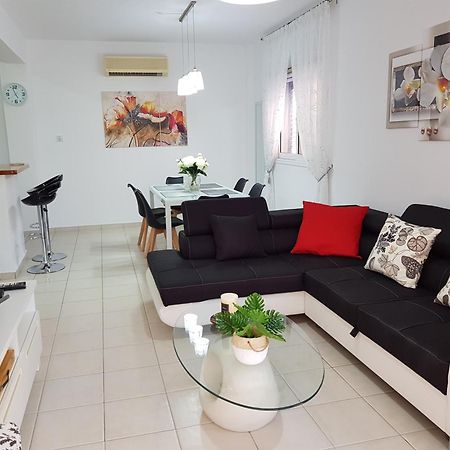 Paradise Gardens IV 2 Bd Amazing Apartment Paphos Exteriör bild