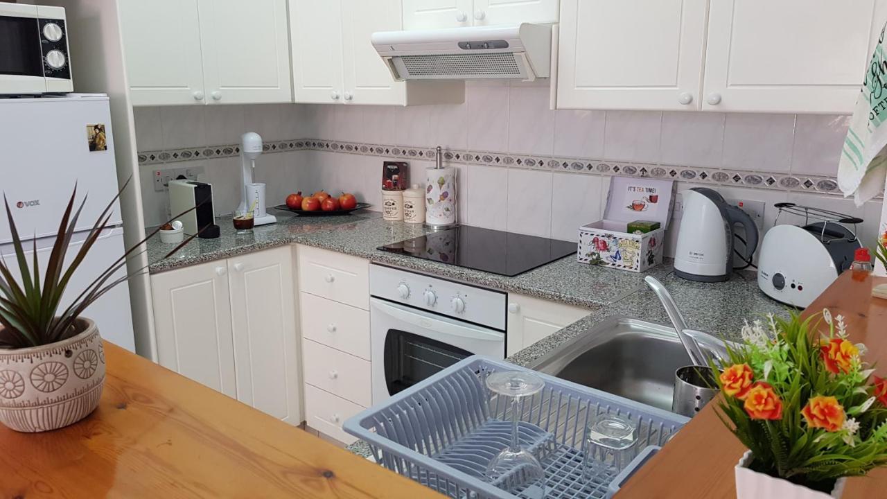 Paradise Gardens IV 2 Bd Amazing Apartment Paphos Exteriör bild