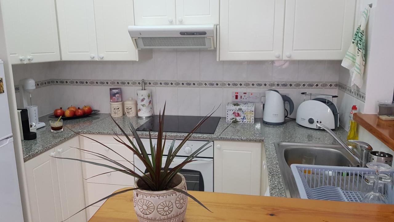 Paradise Gardens IV 2 Bd Amazing Apartment Paphos Exteriör bild